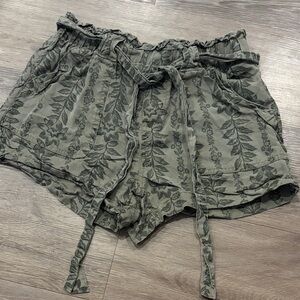 Floral Green Women's Shorts